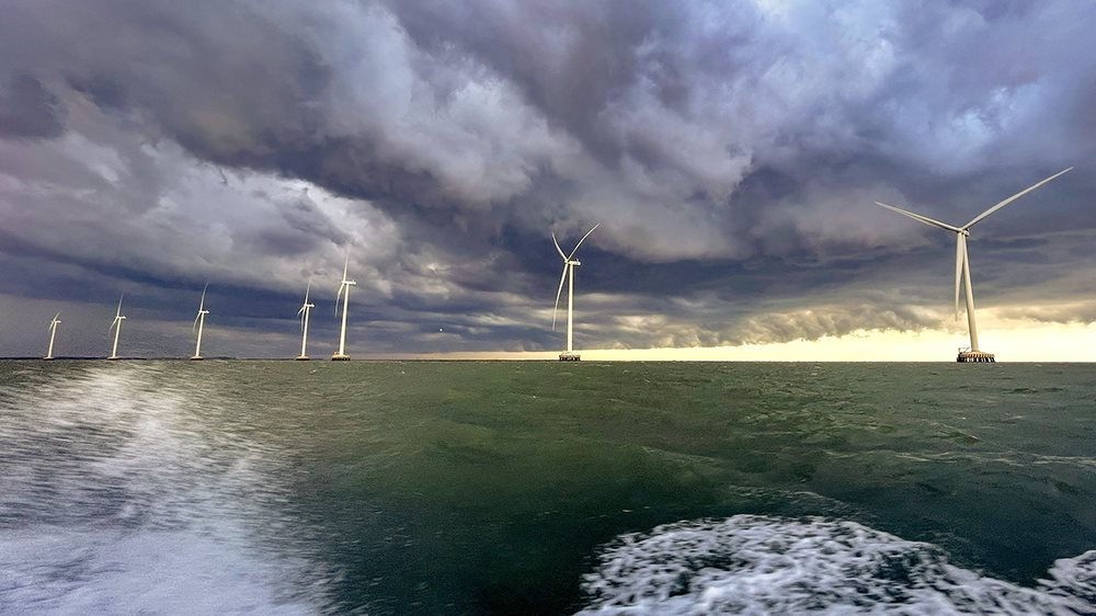 Trụ turbine điện gió trên vùng biển Bến Tre. (Nguồn: baotainguyenmoitruong.vn)