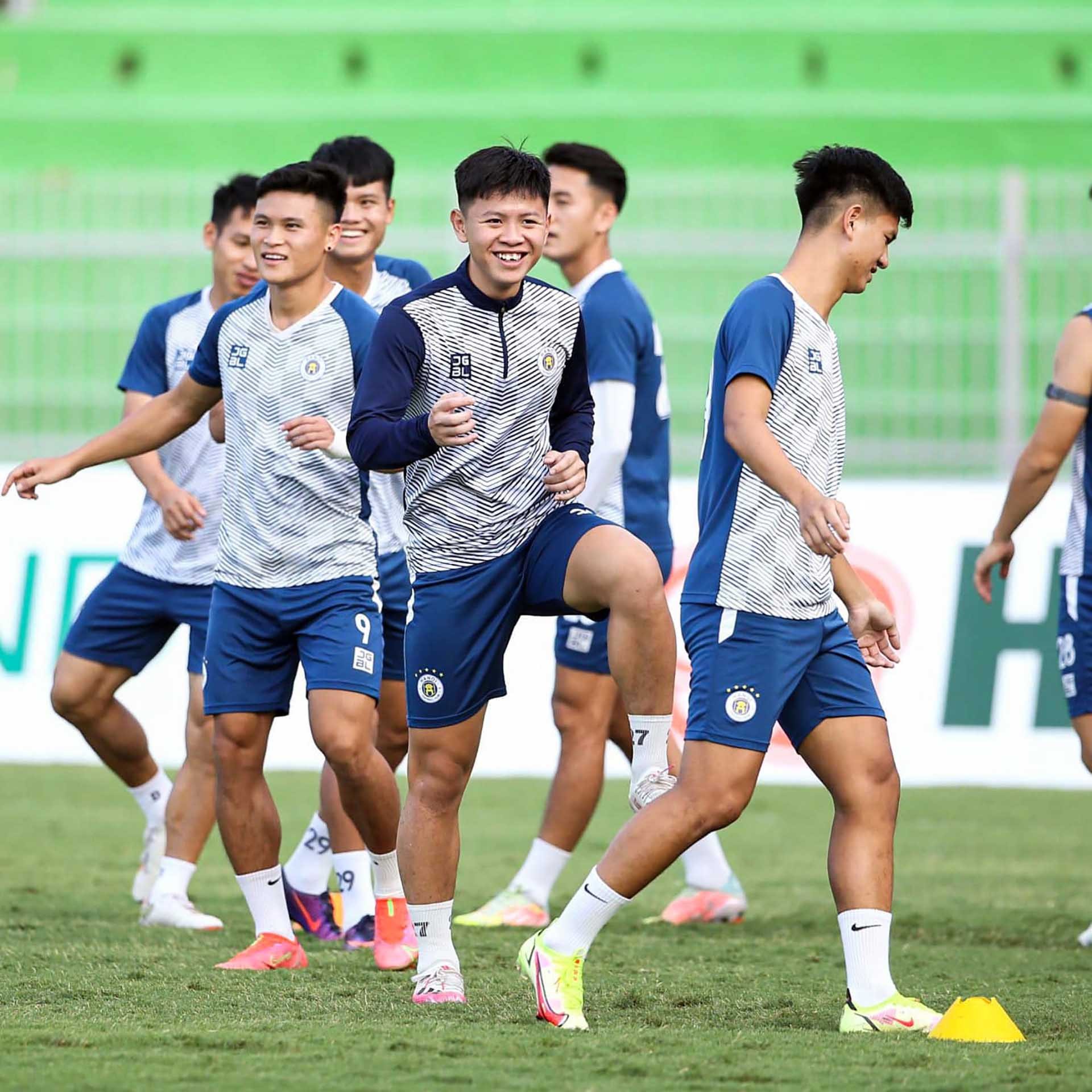 Vũ Tiến Long - ngôi sao sáng của U23 Việt Nam - vừa được CLB Hà Nội cho Công An Nhân Dân mượn.
