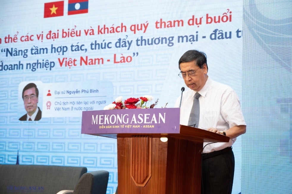Đại sứ Nguyễn Phú Bình, Chủ tịch Hội Liên lạc với người Việt Nam ở nước ngoài phát biểu mở đầu chương trình trao đổi.