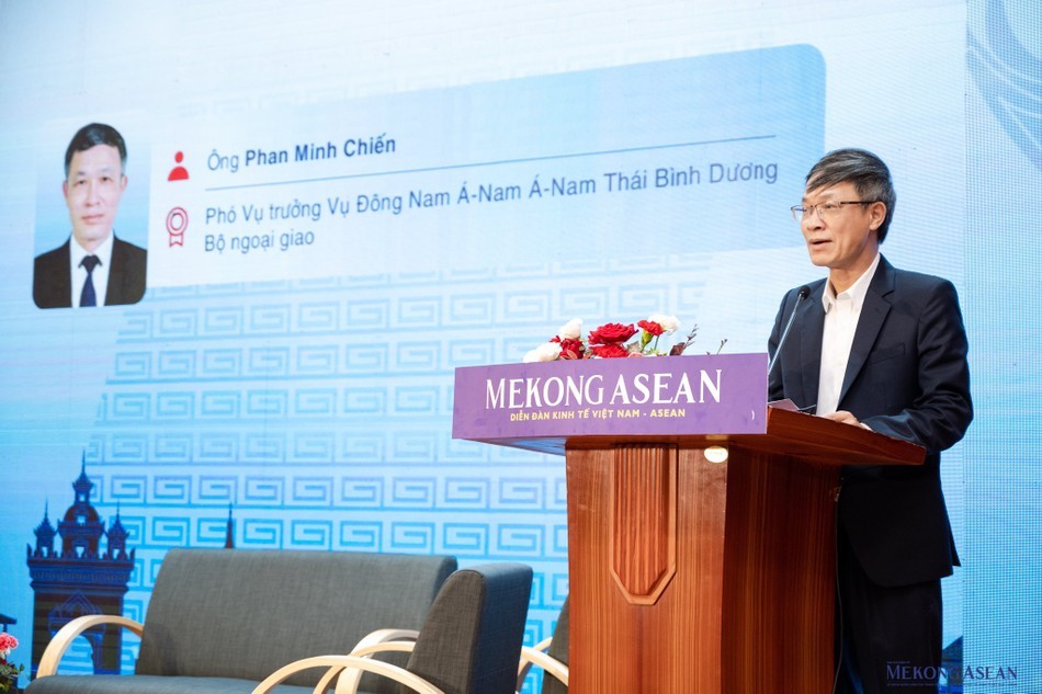 Ông Phan Minh Chiến - Phó Vụ trưởng Vụ Đông Nam Á - Bộ Ngoại giao phát biểu tại chương trình giao lưu, trao đổi.