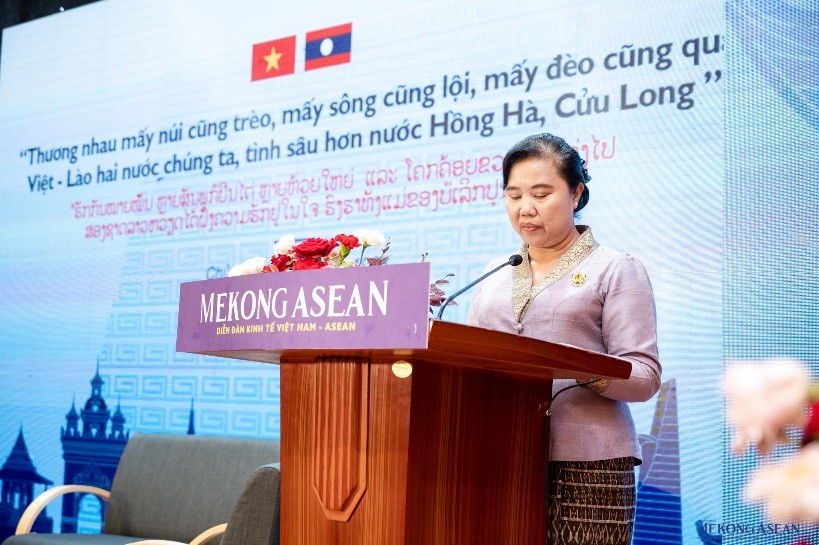 Bà Sonechan Phoutthavong, Tham tán Kinh tế - Thương mại, Đại sứ quán Lào tại Việt Nam phát biểu tại chương trình trao đổi.