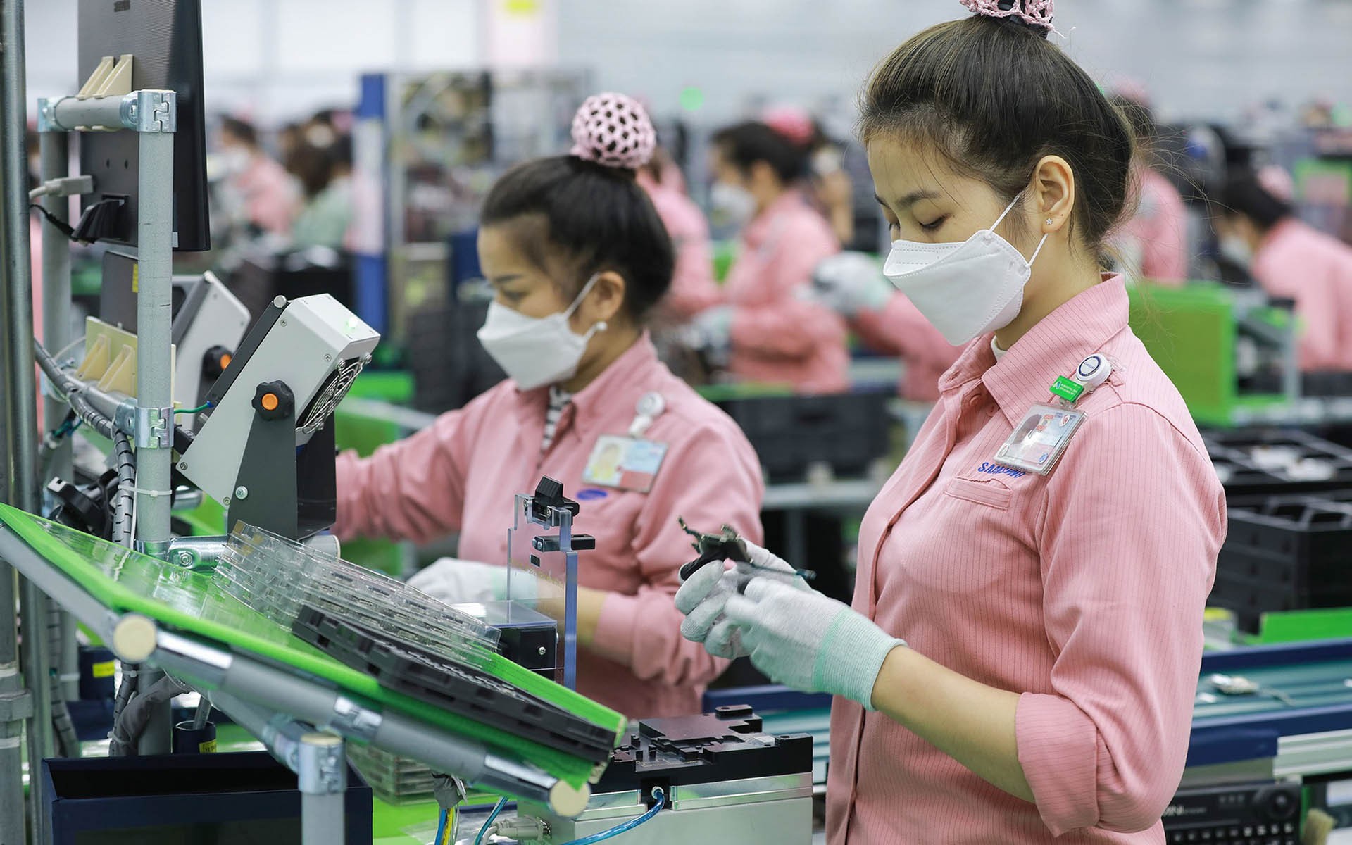 Công nhân làm việc tại nhà máy Samsung ở tỉnh Bắc Ninh. (Nguồn: toquoc.vn)