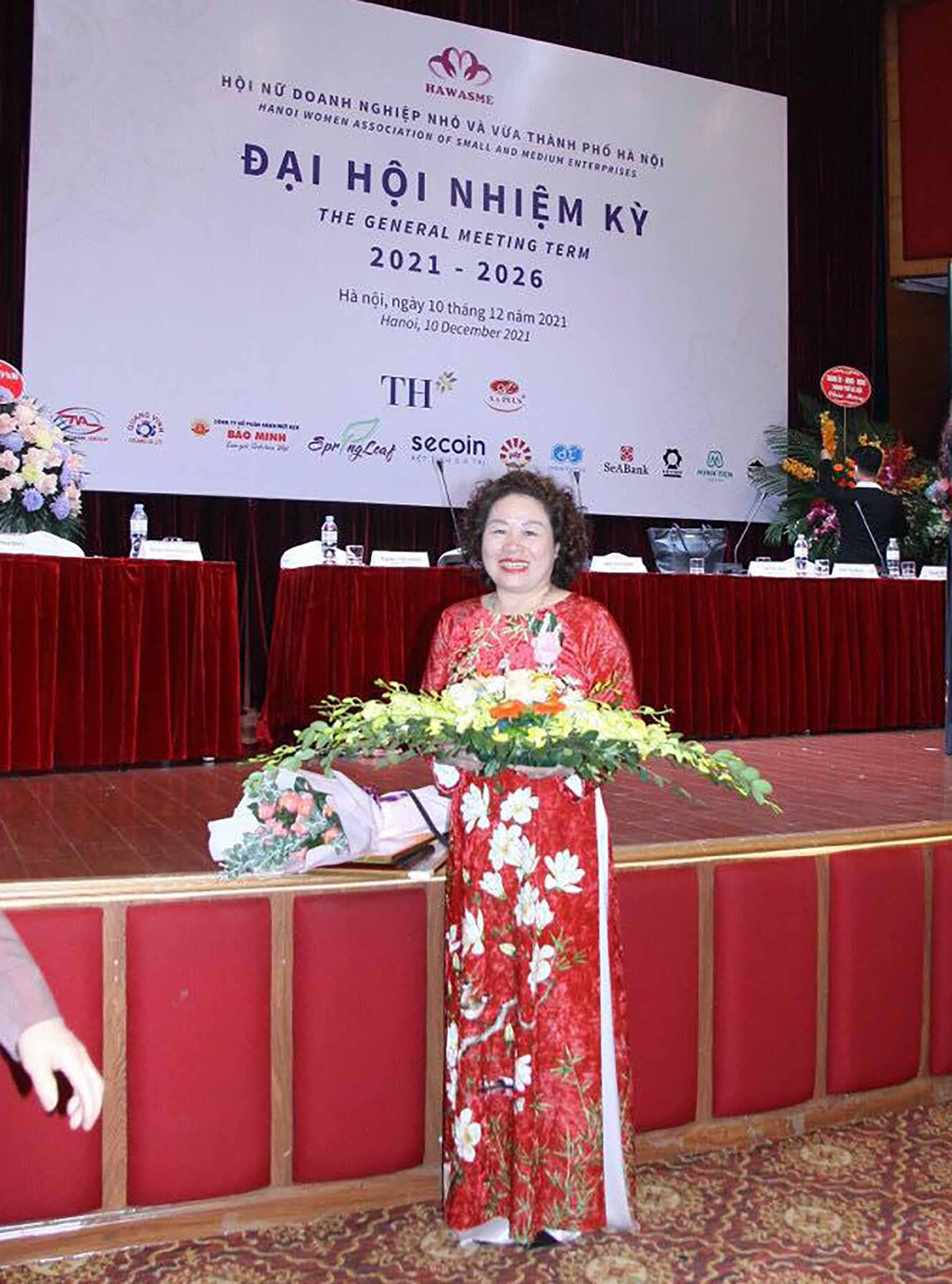 Bà Dương Thị Hà tham gia, đóng góp tích cực vào Hội nữ doanh nghiệp nhỏ và vừa thành phố Hà Nội.