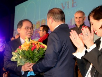 Thành phố Choisy le Roi (Pháp) trao tặng Kỷ niệm chương cho Đại sứ Nguyễn Ngọc Sơn