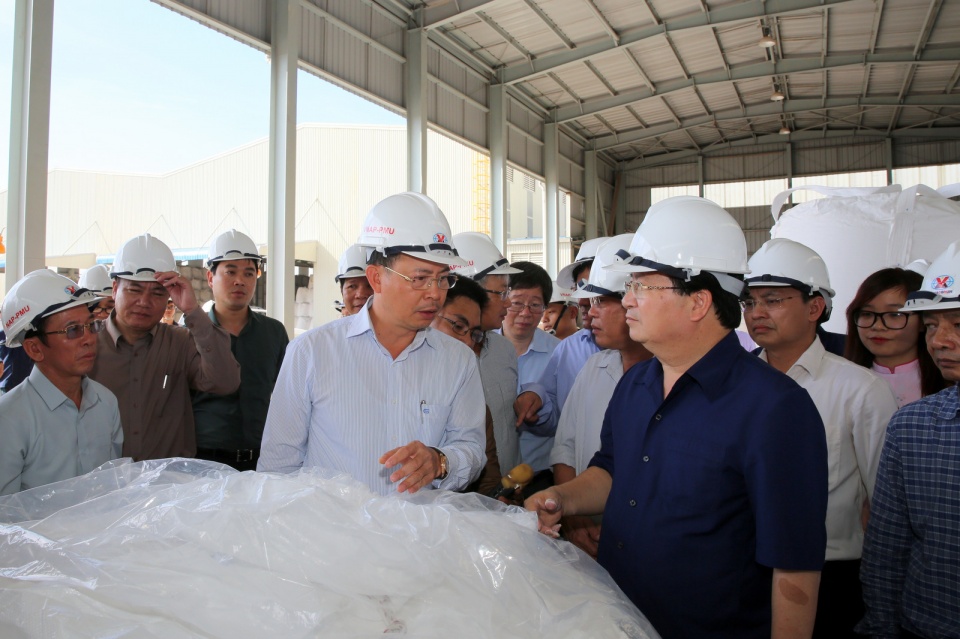 Doanh nghiệp phải có trách nhiệm hỗ trợ, nâng cao đời sống người dân tin nhap 20170112215736