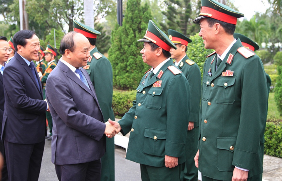 Thủ tướng Nguyễn Xuân Phúc chúc Tết cán bộ, chiến sĩ Quân khu 5