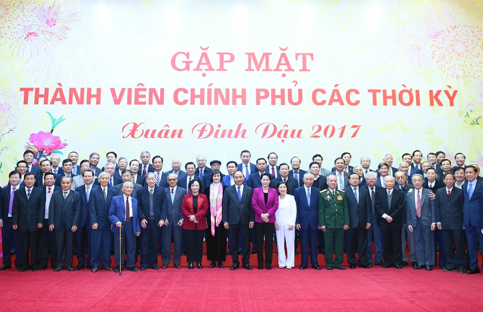 thu tuong nguyen xuan phuc gap mat thanh vien chinh phu cac thoi ky