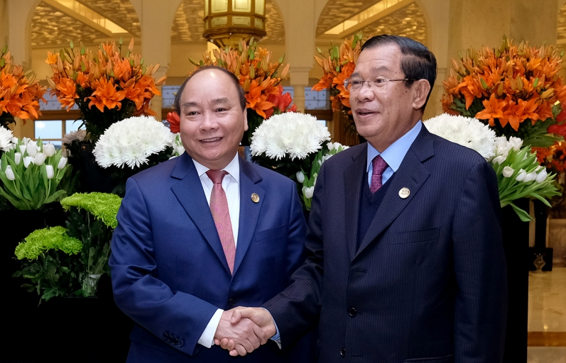 Thủ tướng Nguyễn Xuân Phúc gặp Thủ tướng Campuchia, Tổng thống Indonesia