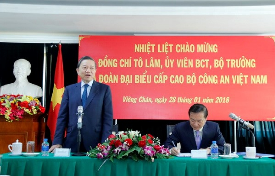 Bộ trưởng Tô Lâm làm việc với cán bộ Đại sứ quán Việt Nam tại Lào