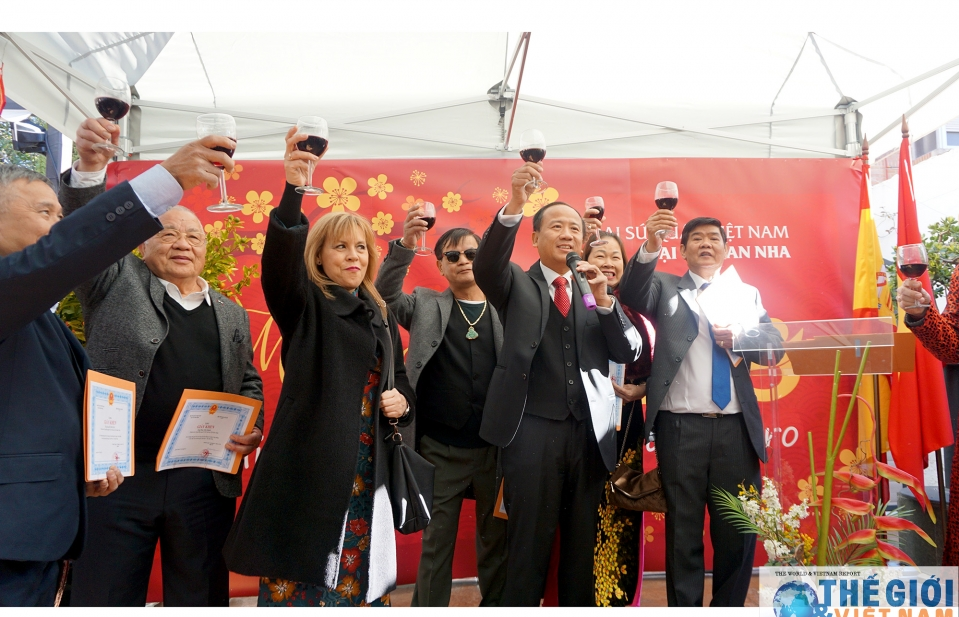 Cộng đồng người Việt tại Tây Ban Nha tưng bừng đón Tết Mậu Tuất 2018