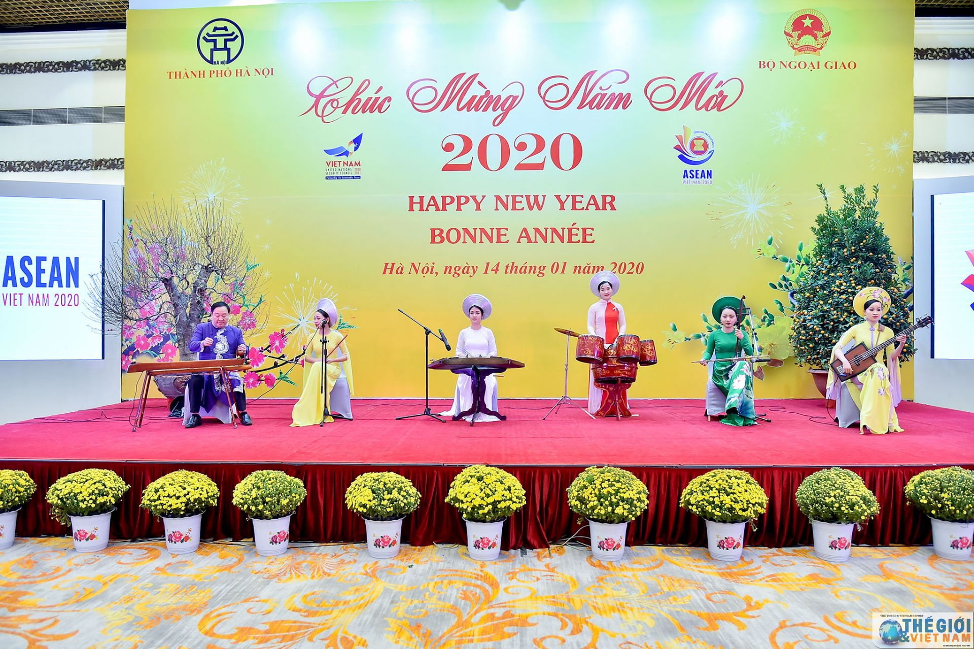 toan canh pho thu tuong pham binh minh chuc tet ngoai giao doan nam 2020