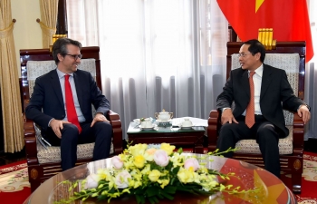 Thứ trưởng Thường trực Bộ Ngoại giao Bùi Thanh Sơn tiếp Đại sứ EU tại Việt Nam