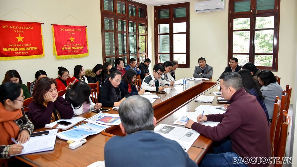 Lãnh đạo Bộ Ngoại giao làm việc với Ban Biên tập Báo Thế giới và Việt Nam