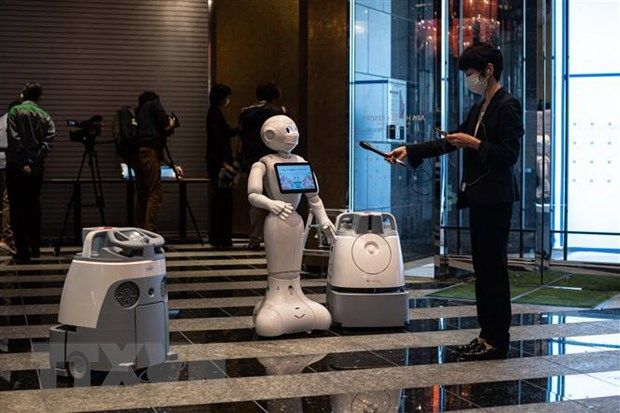 Robot được sử dụng tại sảnh khách sạn ở Tokyo, Nhật Bản. (Ảnh: AFP/TTXVN)