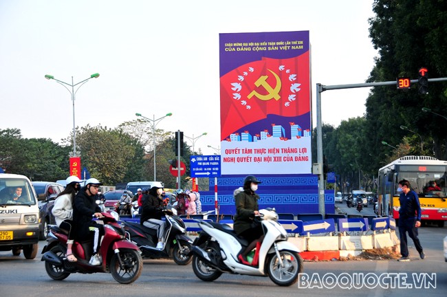 Hà Nội tưng bừng cờ hoa chào đón Đại hội XIII của Đảng.