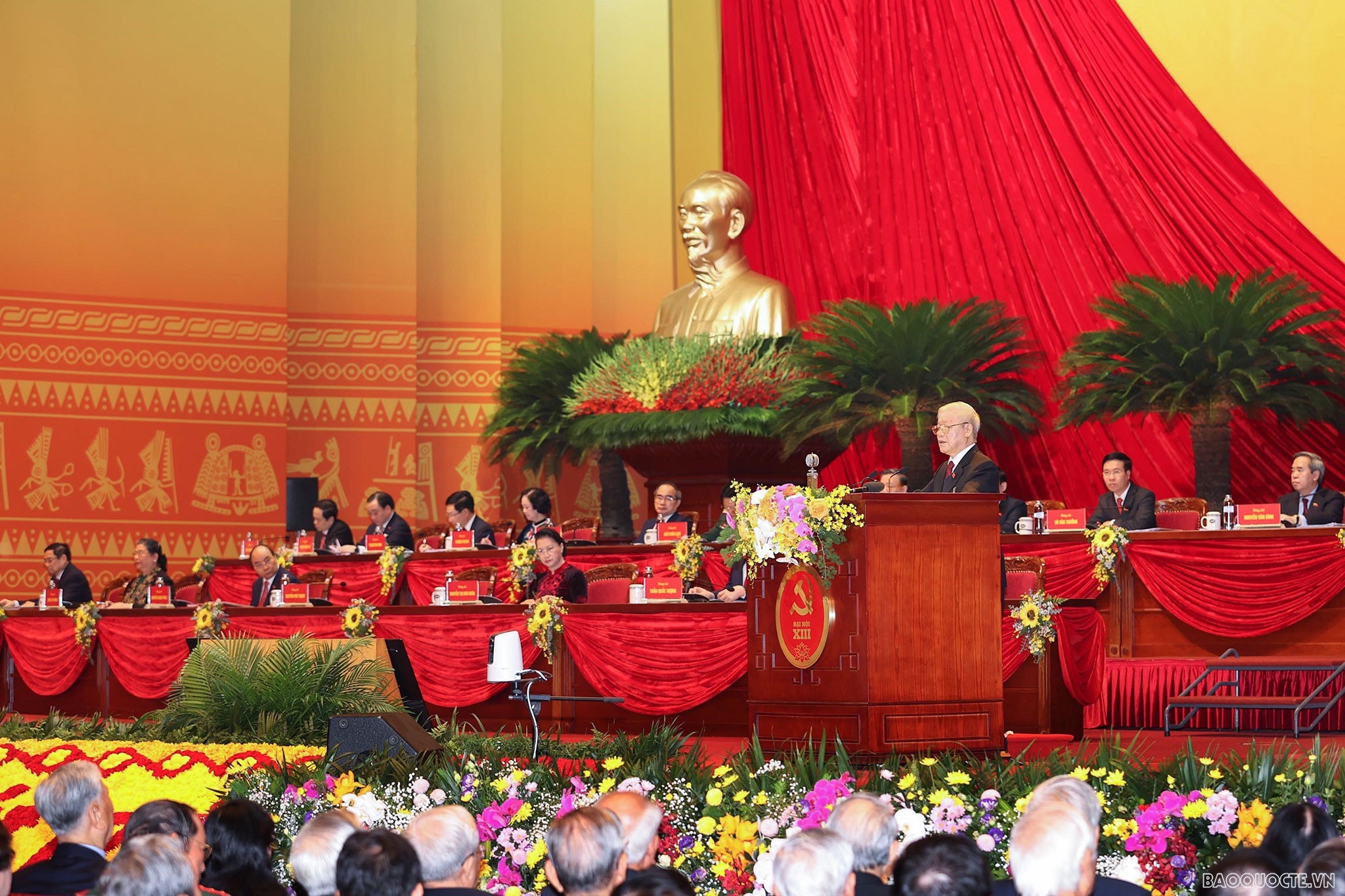 Tổng Bí thư, Chủ tịch nước Nguyễn Phú Trọng thay mặt Ban chấp hành Trung ương XII đọc báo cáo về văn kiện Đại hội XIII