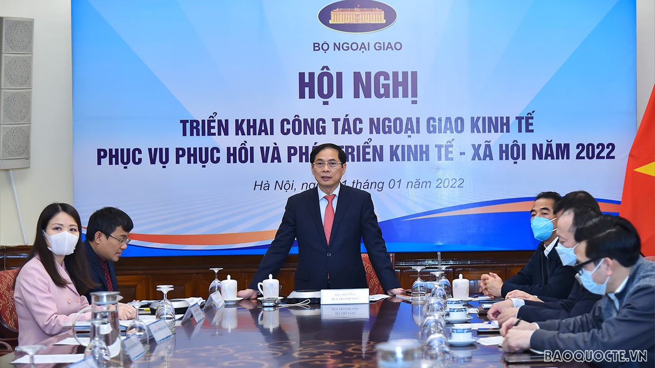 Bộ trưởng Ngoại giao Bùi Thanh Sơn phát biểu ý kiến chỉ đạo tại Hội nghị trực tuyến triển khai công tác ngoại giao kinh tế năm 2022. (Ảnh: Tuấn Anh)