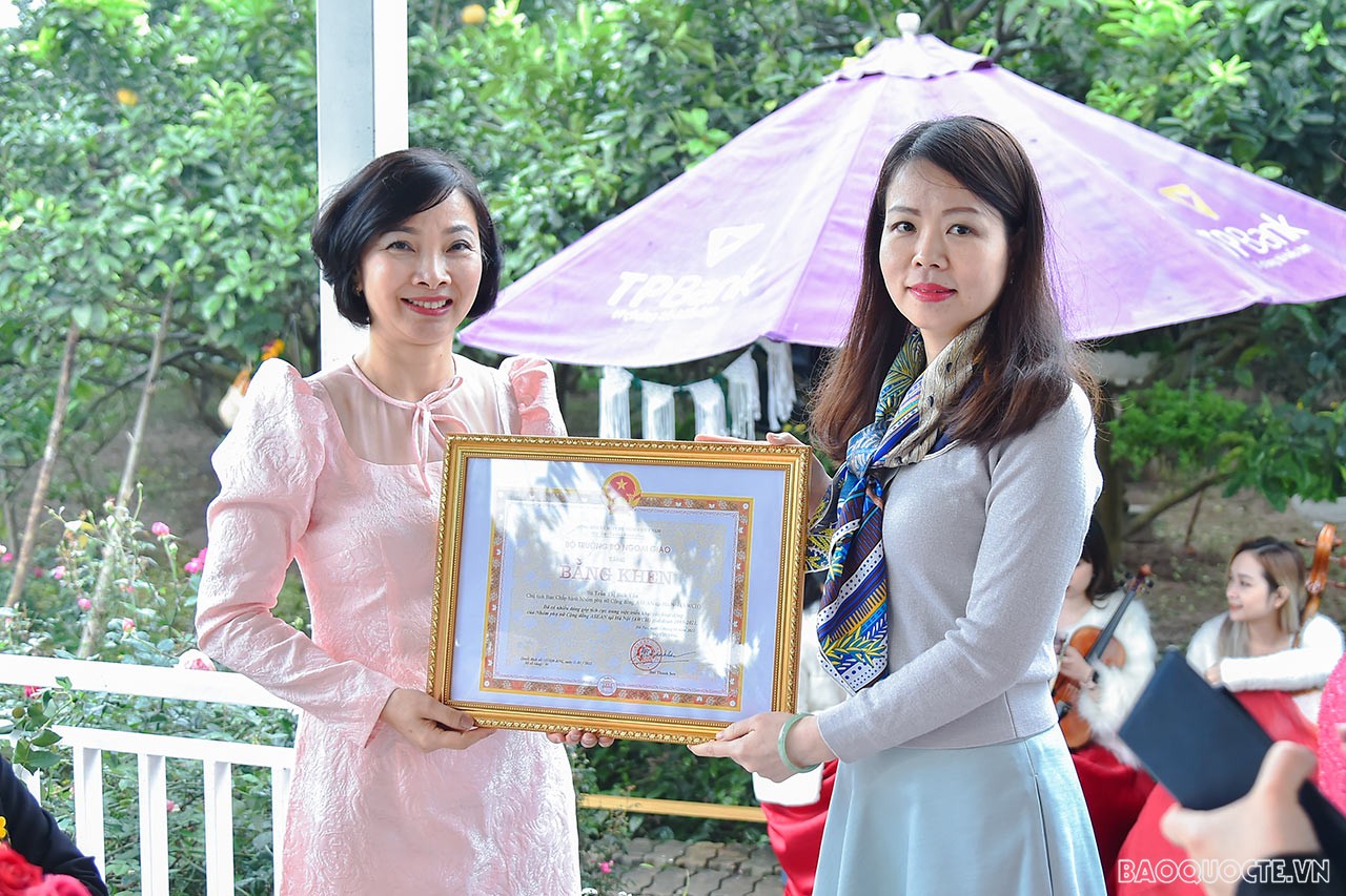 Nhóm Phụ nữ Cộng đồng ASEAN tại Hà Nội (AWCH) gặp mặt giao lưu mừng Xuân Nhâm Dần 2022
