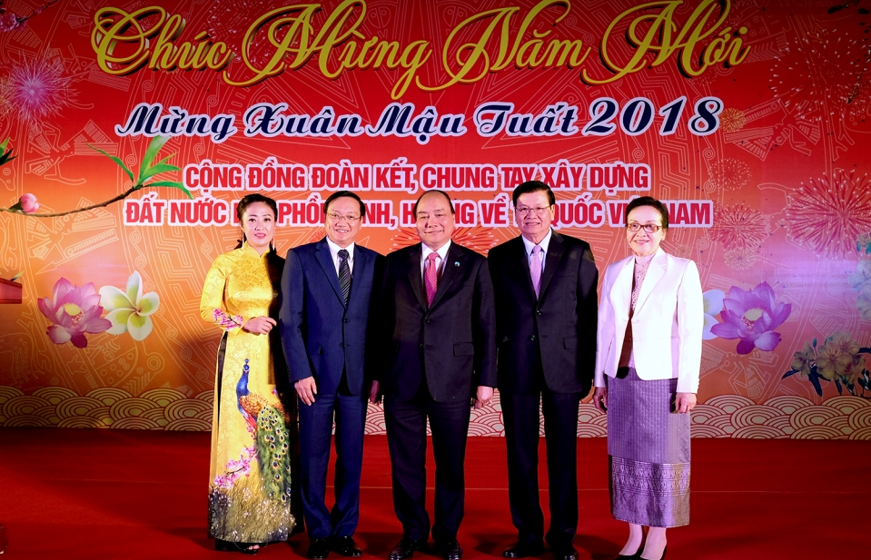 Hai Thủ tướng Việt - Lào chúc Tết cộng đồng người Việt
