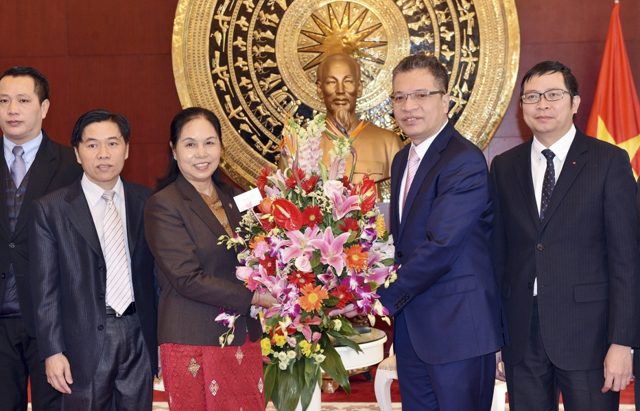 Đại sứ Lào tại Trung Quốc chúc mừng 88 năm ngày thành lập Đảng và chúc Tết cổ truyền