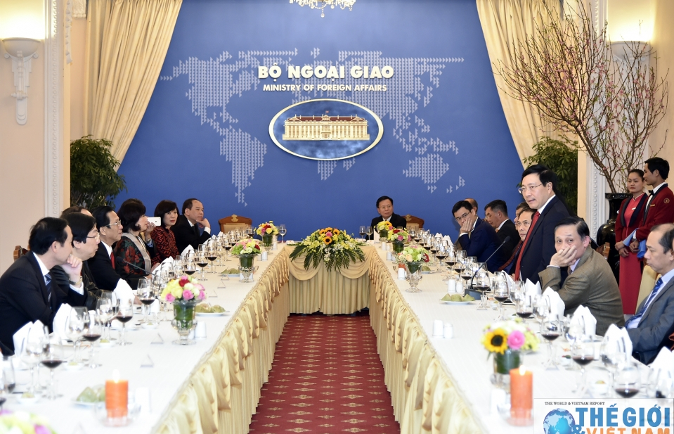 Phó Thủ tướng Phạm Bình Minh gặp mặt đầu Xuân các vị Trưởng cơ quan đại diện