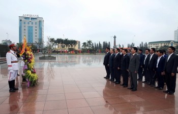 Dâng hoa, tưởng nhớ cố Tổng Bí thư Nguyễn Văn Linh