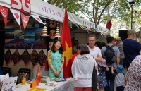 ra mat sach ve viet phuc thoi le so tai australia