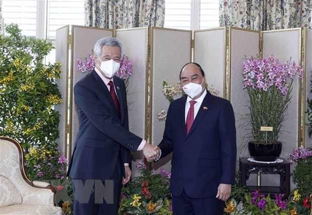 Chủ tịch nước Nguyễn Xuân Phúc gặp Thủ tướng Singapore Lý Hiển Long. (Nguồn: TTXVN)