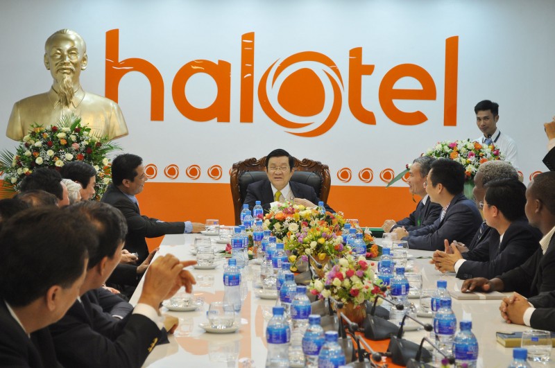 Chủ tịch nước thăm trụ sở Công ty Halotel