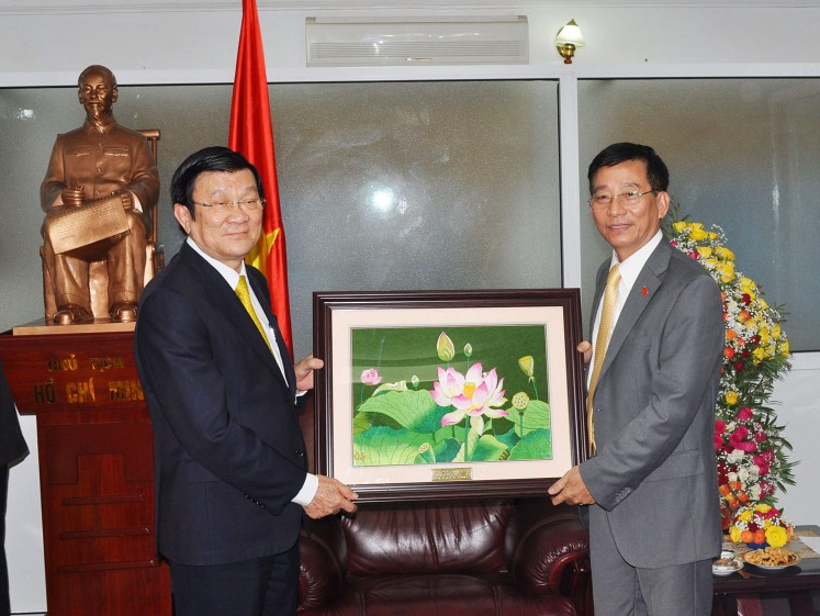 Chủ tịch nước thăm Đại sứ quán Việt Nam tại Tanzania
