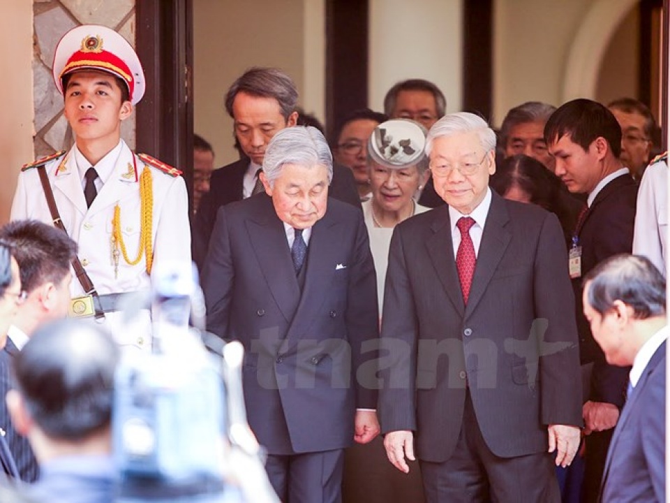 nhat hoang akihito du tiec tra cung tong bi thu nguyen phu trong