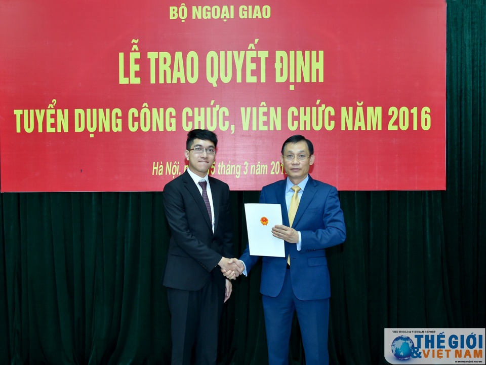 toan canh le trao quyet dinh tuyen dung cong chuc vien chac nam 2016