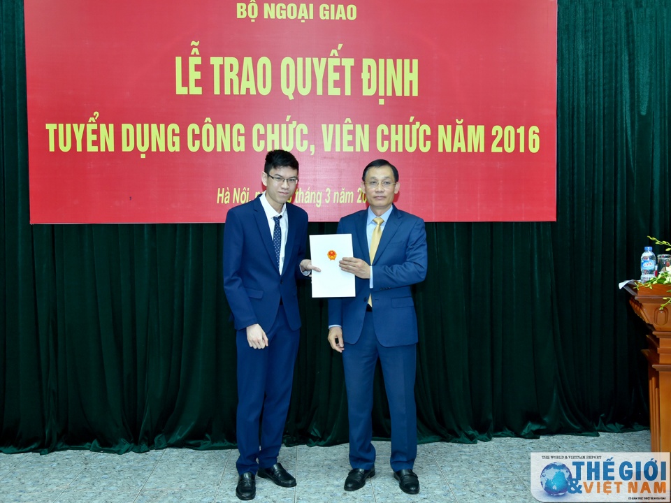 toan canh le trao quyet dinh tuyen dung cong chuc vien chac nam 2016