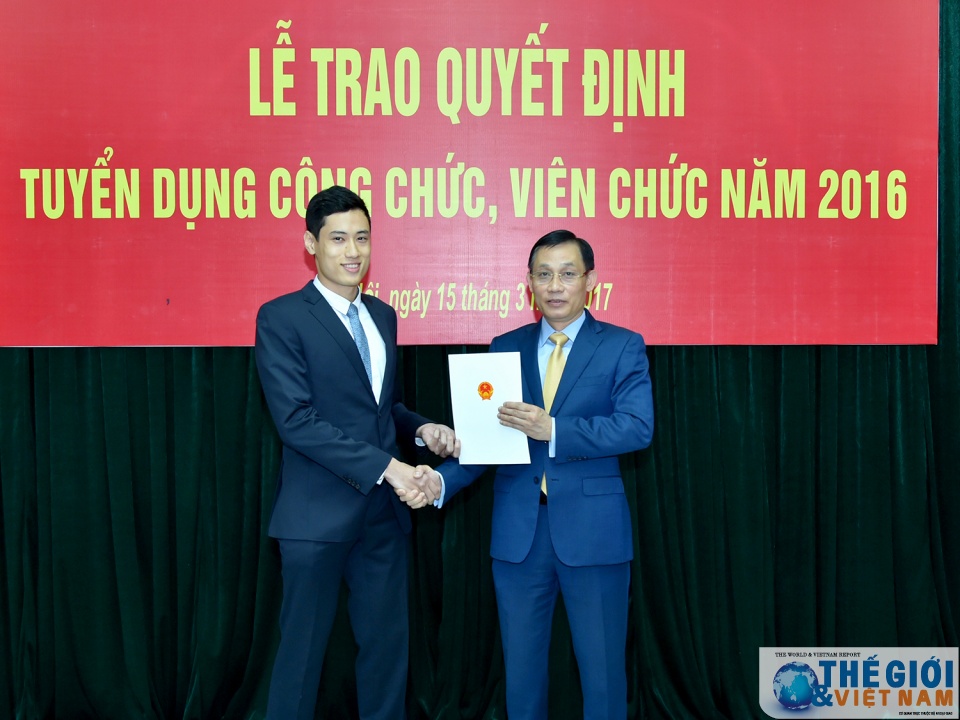 toan canh le trao quyet dinh tuyen dung cong chuc vien chac nam 2016