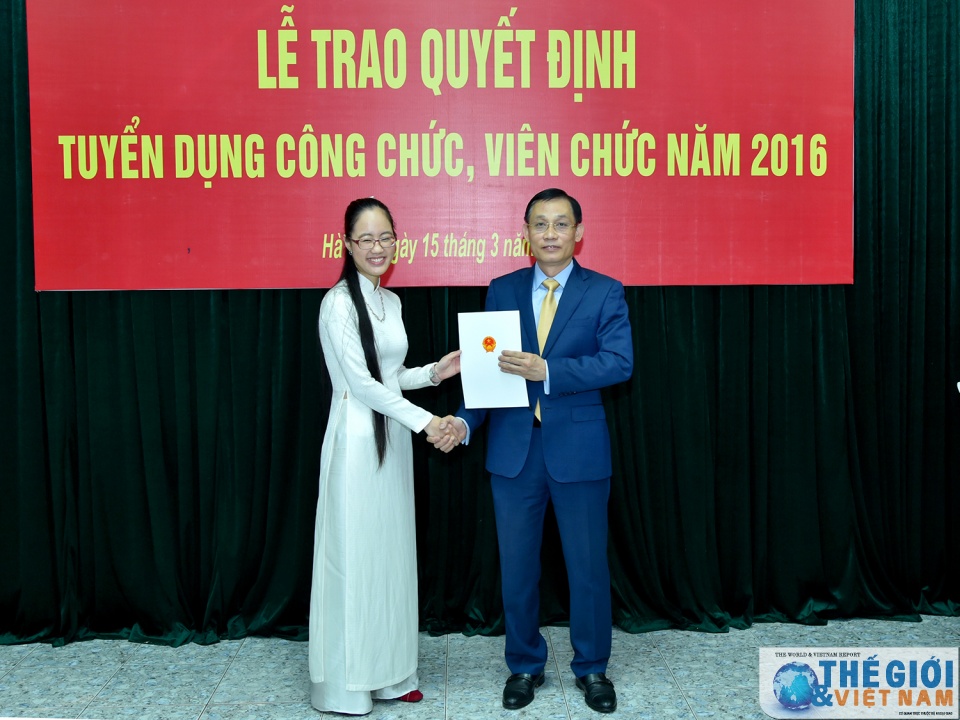 toan canh le trao quyet dinh tuyen dung cong chuc vien chac nam 2016