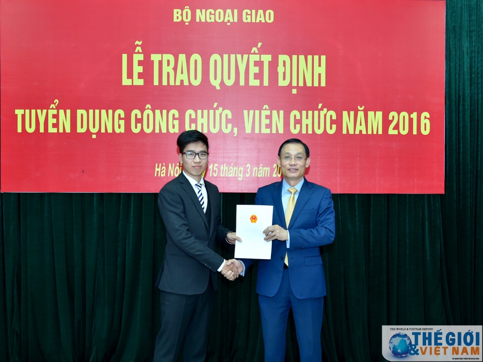 toan canh le trao quyet dinh tuyen dung cong chuc vien chac nam 2016