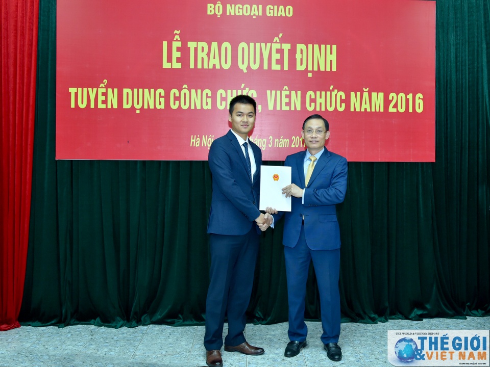 toan canh le trao quyet dinh tuyen dung cong chuc vien chac nam 2016