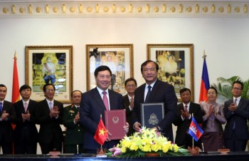 DPM/FM Pham Binh Minh attends Joint Committee in Cambodia