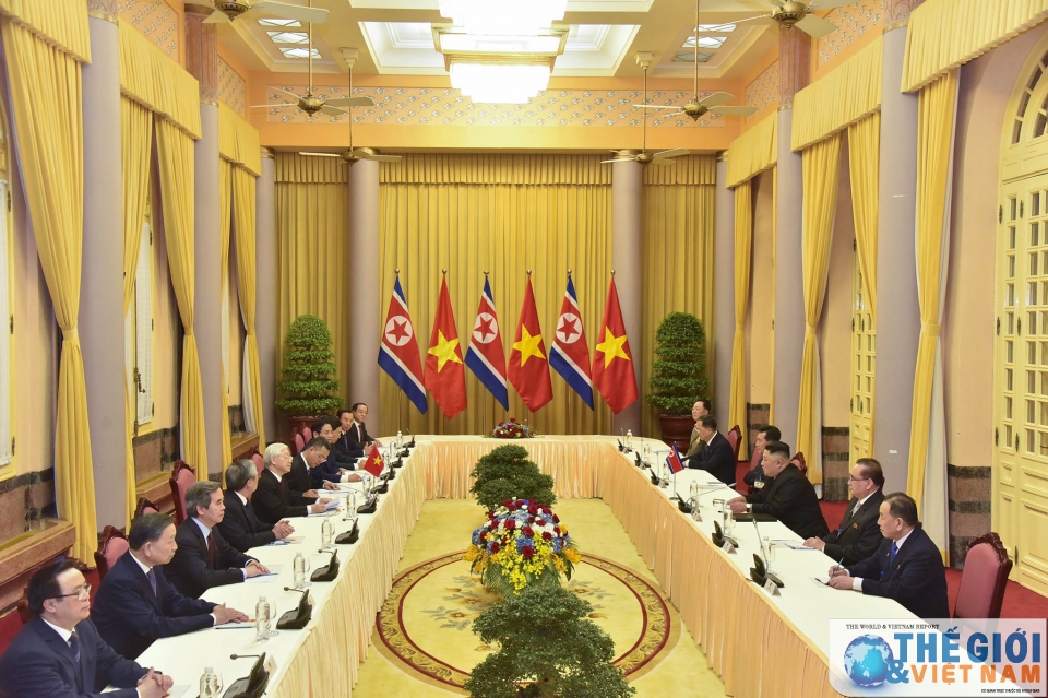 chu tich kim jong un roi ha noi len tau tro ve trieu tien