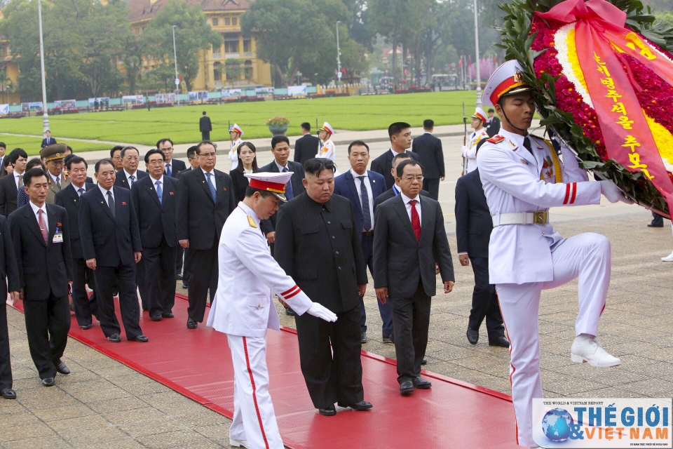 chu tich kim jong un roi ha noi len tau tro ve trieu tien