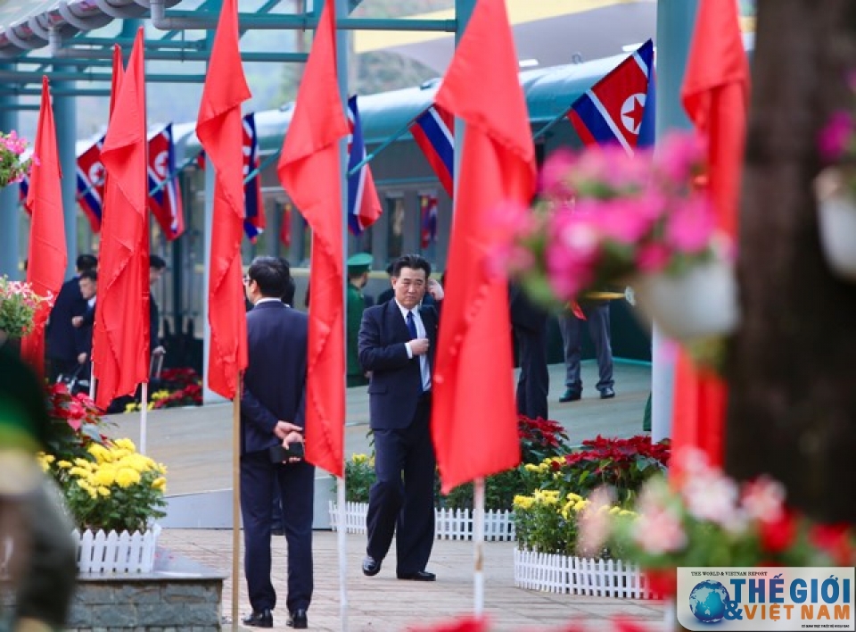 chu tich kim jong un roi ha noi len tau tro ve trieu tien