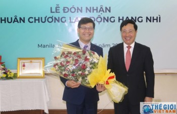 Đại sứ quán Việt Nam tại Philippines đón nhận Huân chương Lao động hạng Nhì