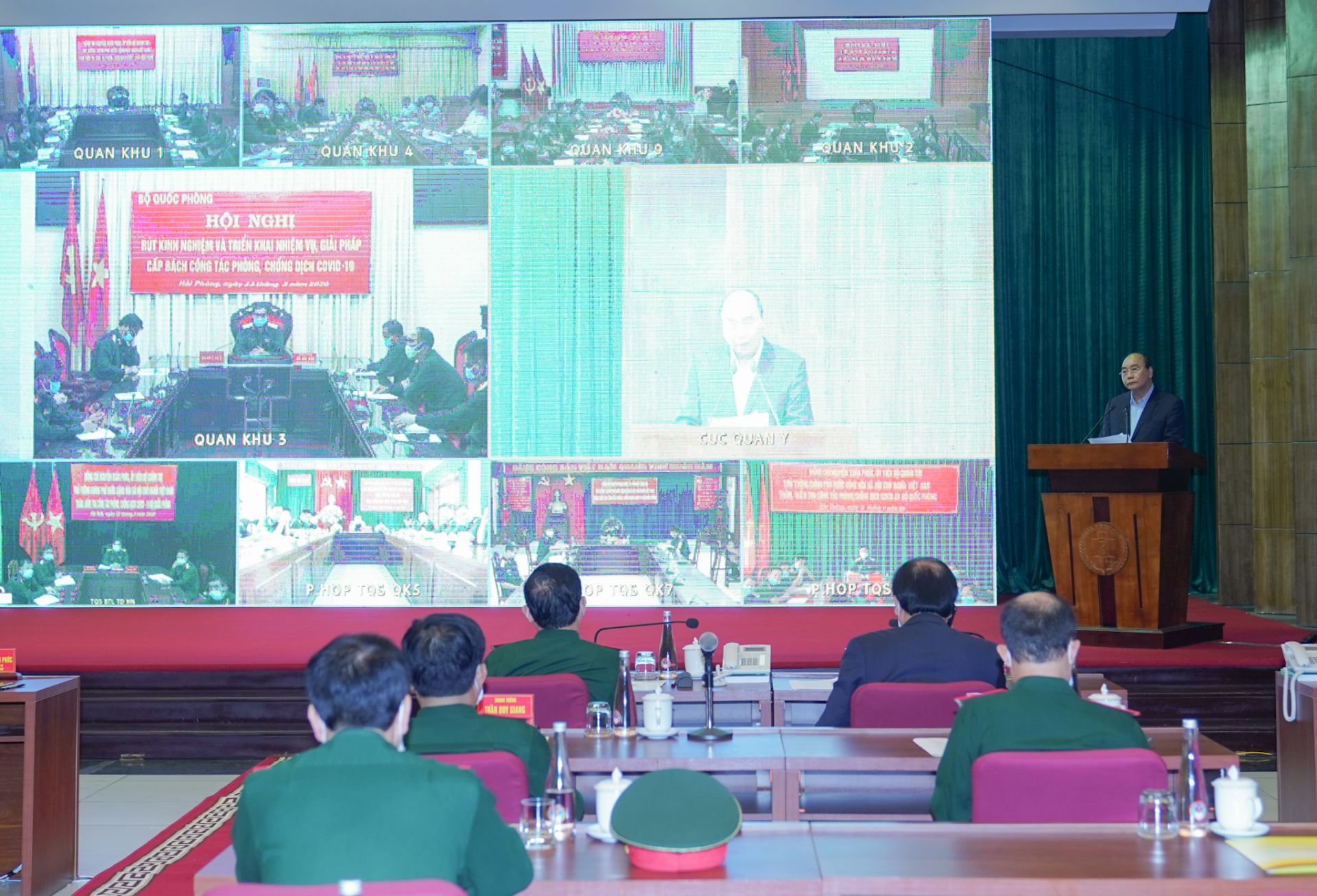 Thủ tướng Nguyễn Xuân Phúc tuyên dương toàn quân trong công tác phòng chống dịch Covid-19