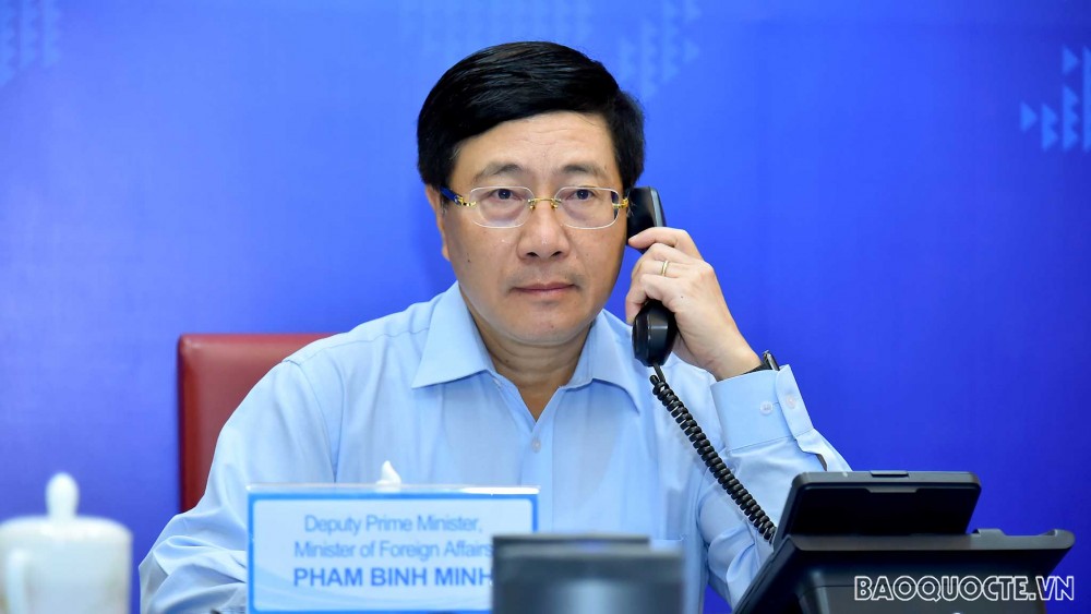 Viet Nam, Cuba hold phone talks on bilateral relations