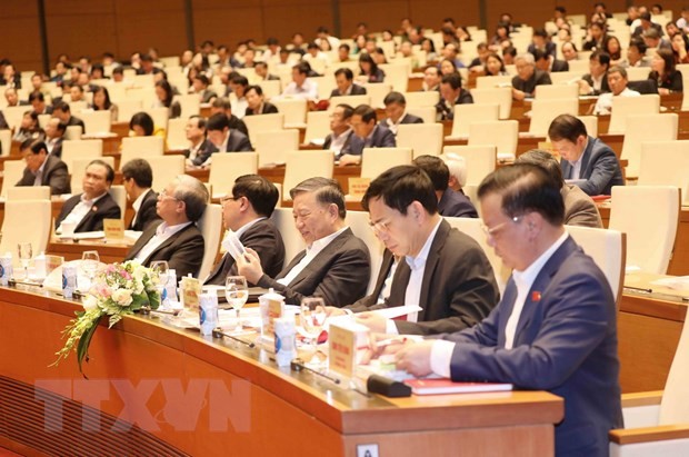 Các đại biểu dự Hội nghị tại điểm cầu chính - Phòng họp Diên Hồng, Nhà Quốc hội Hà Nội, chiều 27/3. (Ảnh: Phương Hoa/TTXVN)