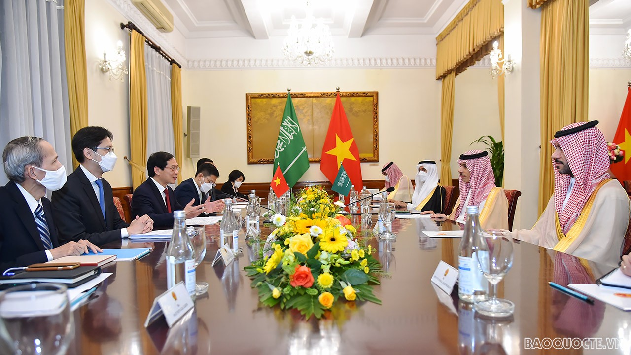 Bộ trưởng Ngoại giao Bùi Thanh Sơn đón, hội đàm với Bộ trưởng Ngoại giao Saudi Arabia Faisal bin Farhan Al Saud