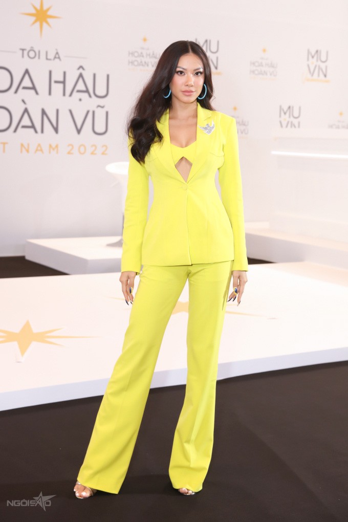 Á hậu Kim Duyên đến từ sớm chuẩn bị cho vai trò huấn luyện viên phần truyền hình thực tế. Á hậu Kim Duyên đến từ sớm chuẩn bị cho vai trò huấn luyện viên phần truyền hình thực tế.