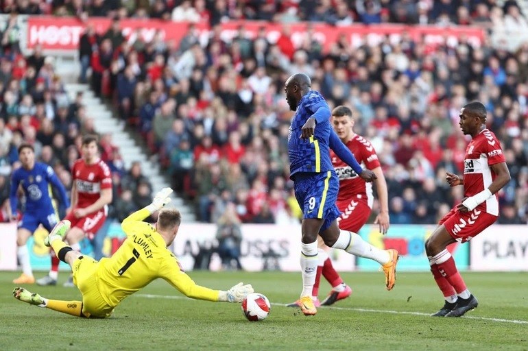 Lukaku ghi bàn vào lưới Middlesbrough.Chelsea thắng dễ Middlesbrough 2-0, vào bán kết FA Cup. (Nguồn: Reuters)