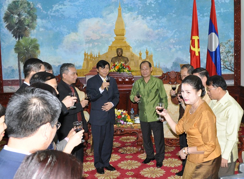 bo ngoai giao chuc tet co truyen bunpimay tai dai su quan lao