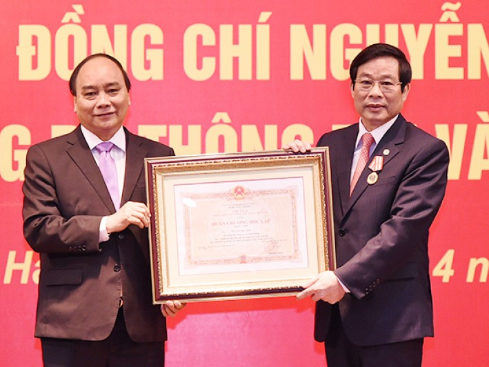 Thủ tướng trao Huân chương Độc lập hạng Nhì cho ông Nguyễn Bắc Son